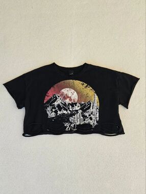The Classic Black Graphic Cropped Tee with Sunset Circle Size S